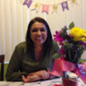 Meet your Posher, Elia